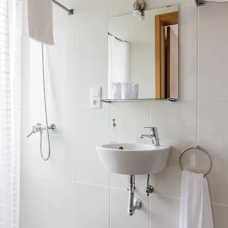 H18 Alojamento de Acomodação e Pequeno-almoço Horta (Azores)